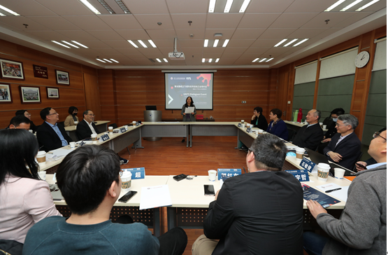 This event was chaired by Zhang Weiwen, deputy dean of the SPA.