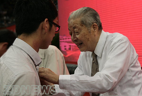 林建华,邹晓东,张土乔,任少波,吴平,严建华和两院院士唐孝威,陈子元