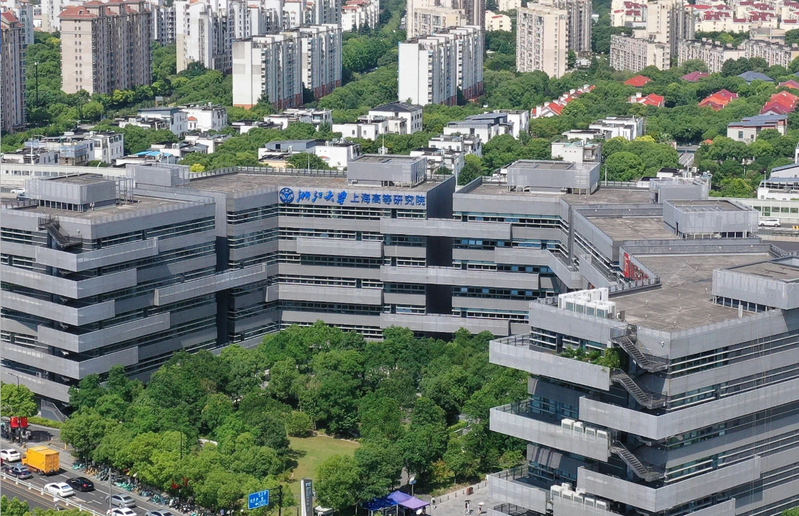 上海市委书记李强调研浙江大学上海高等研究院