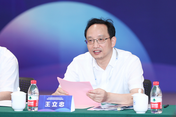 浙江大学副校长王立忠在会上致欢迎词.