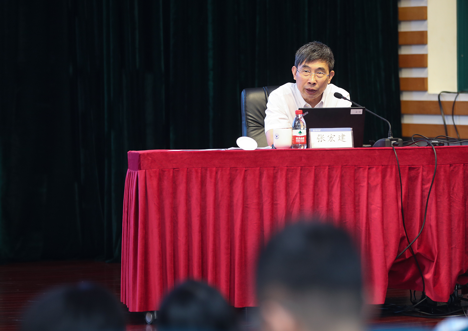 浙江大学党委副书记,副校长张宏建作题为《海纳百川,天下来同》的主题